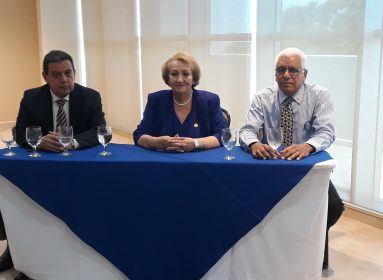 Rectora Etelvina Medianero De Bonagas y equipo de campaña